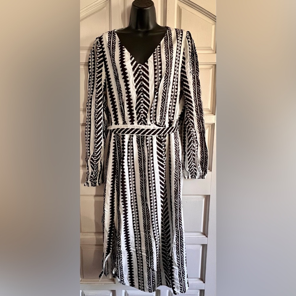 Cupshe Black and White Geometric Long Sleeve Dress